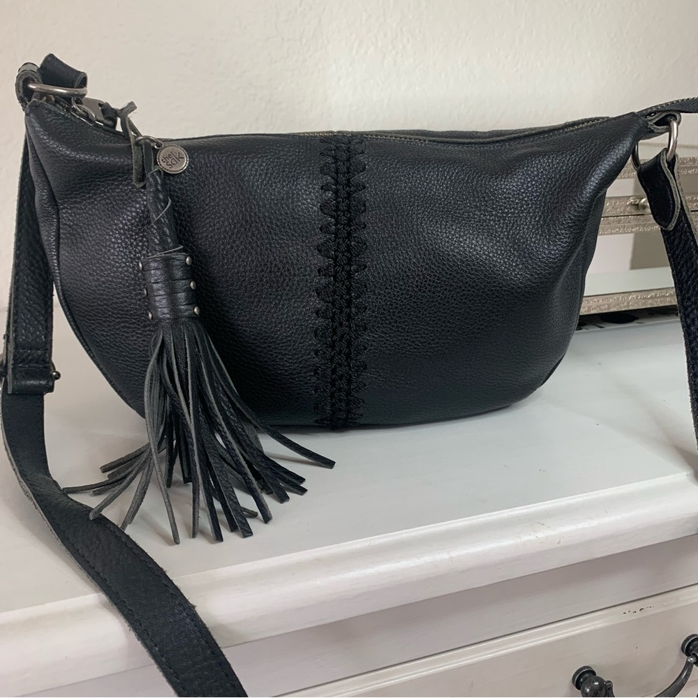 HP🎉The Sak Crossbody bag in black leather with single adjustable shoulder s…